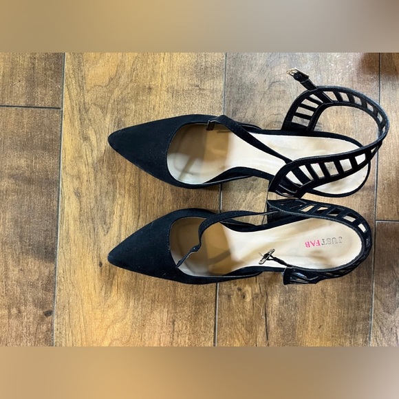 Black heels - Picture 3 of 3